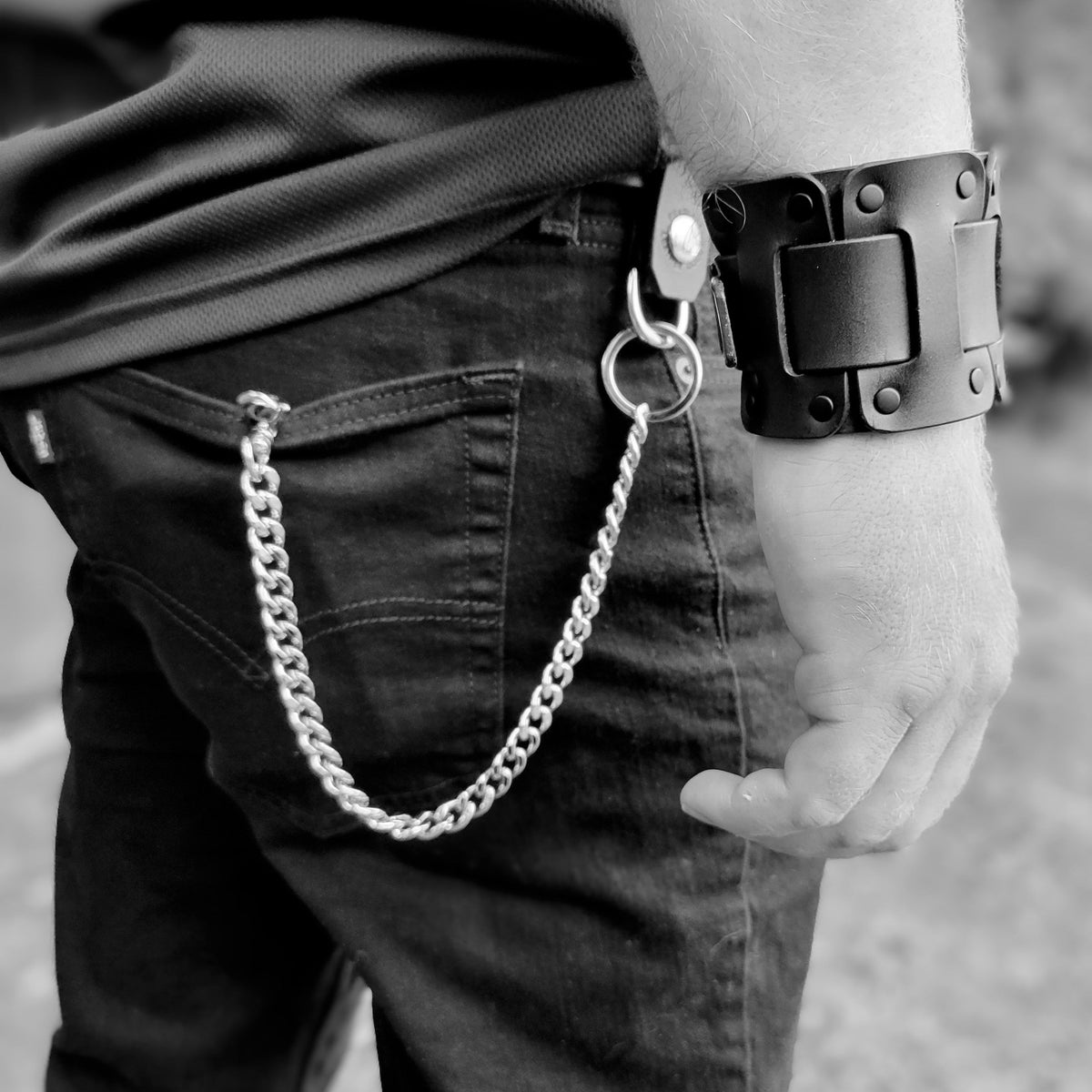 LEATHER CUFF BRACELET / BIKER'S WRISTBAND - brown leather