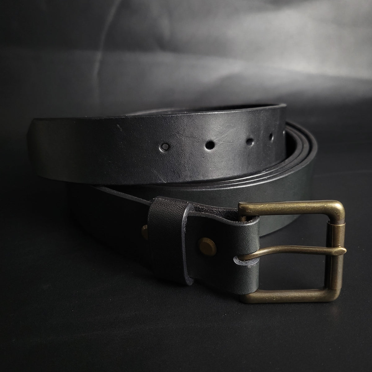 1.5" CHICAGO SCREW LEATHER BELT - antique brass buckle
