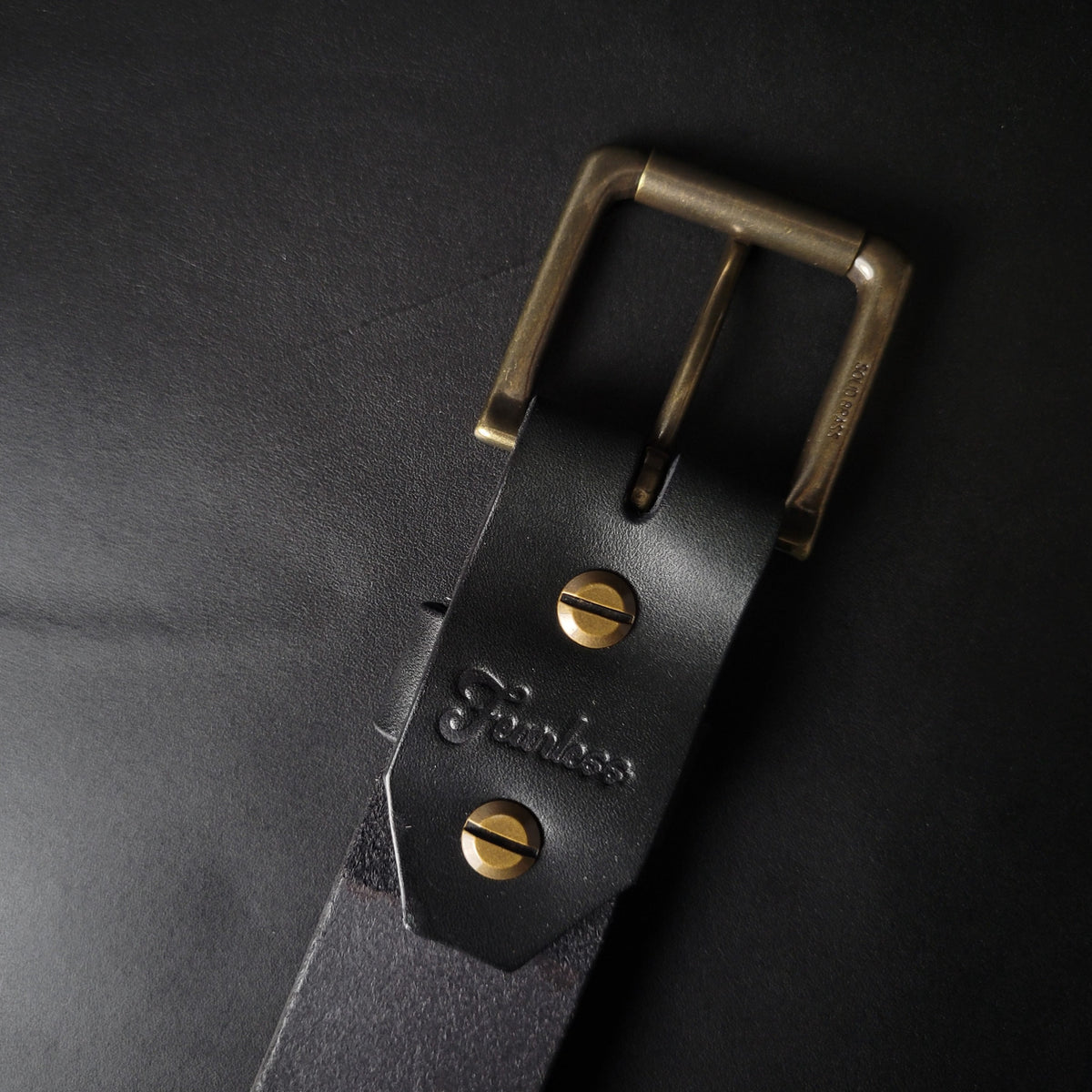 1.5" CHICAGO SCREW LEATHER BELT - antique brass buckle
