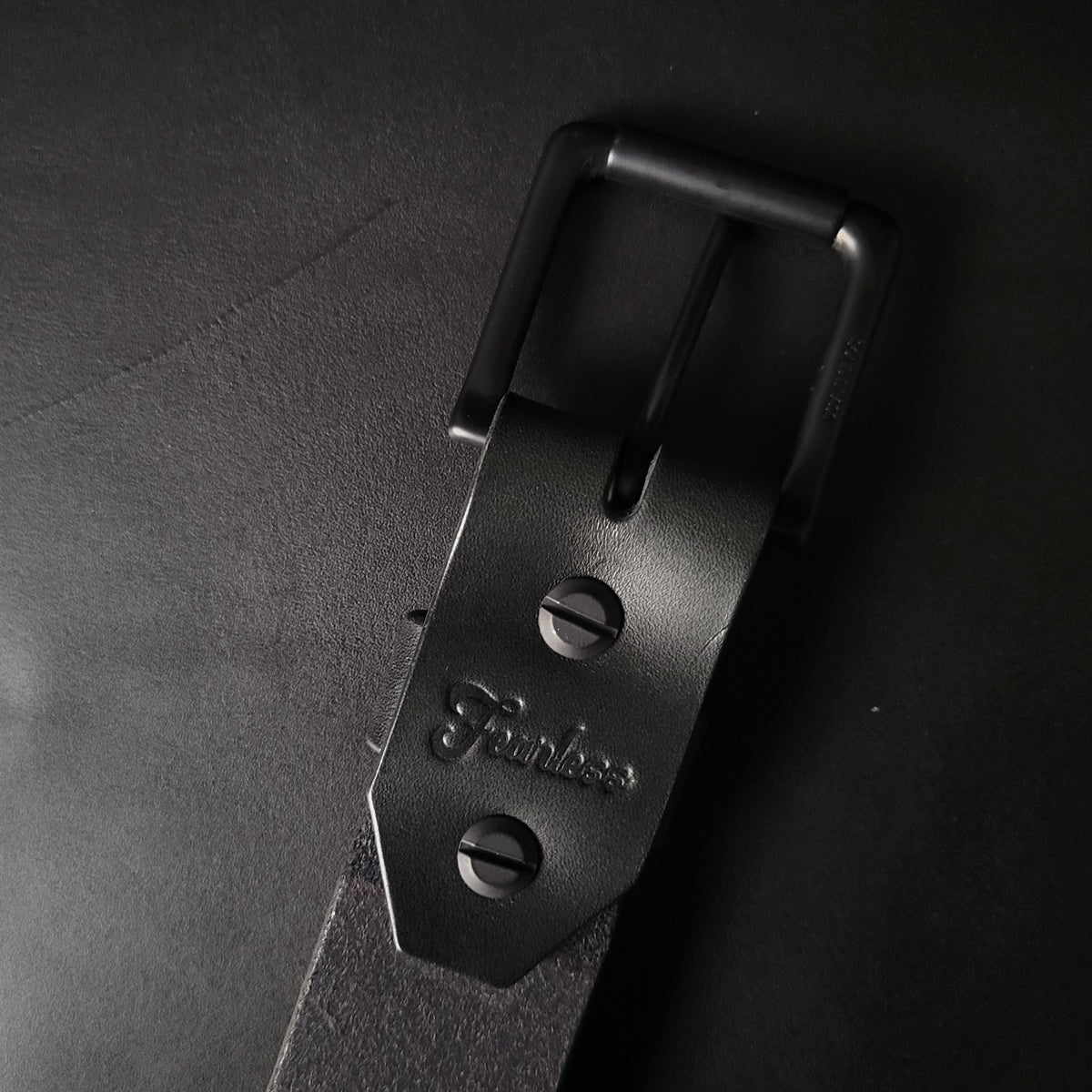 1.5" CHICAGO SCREW LEATHER BELT – matte black buckle