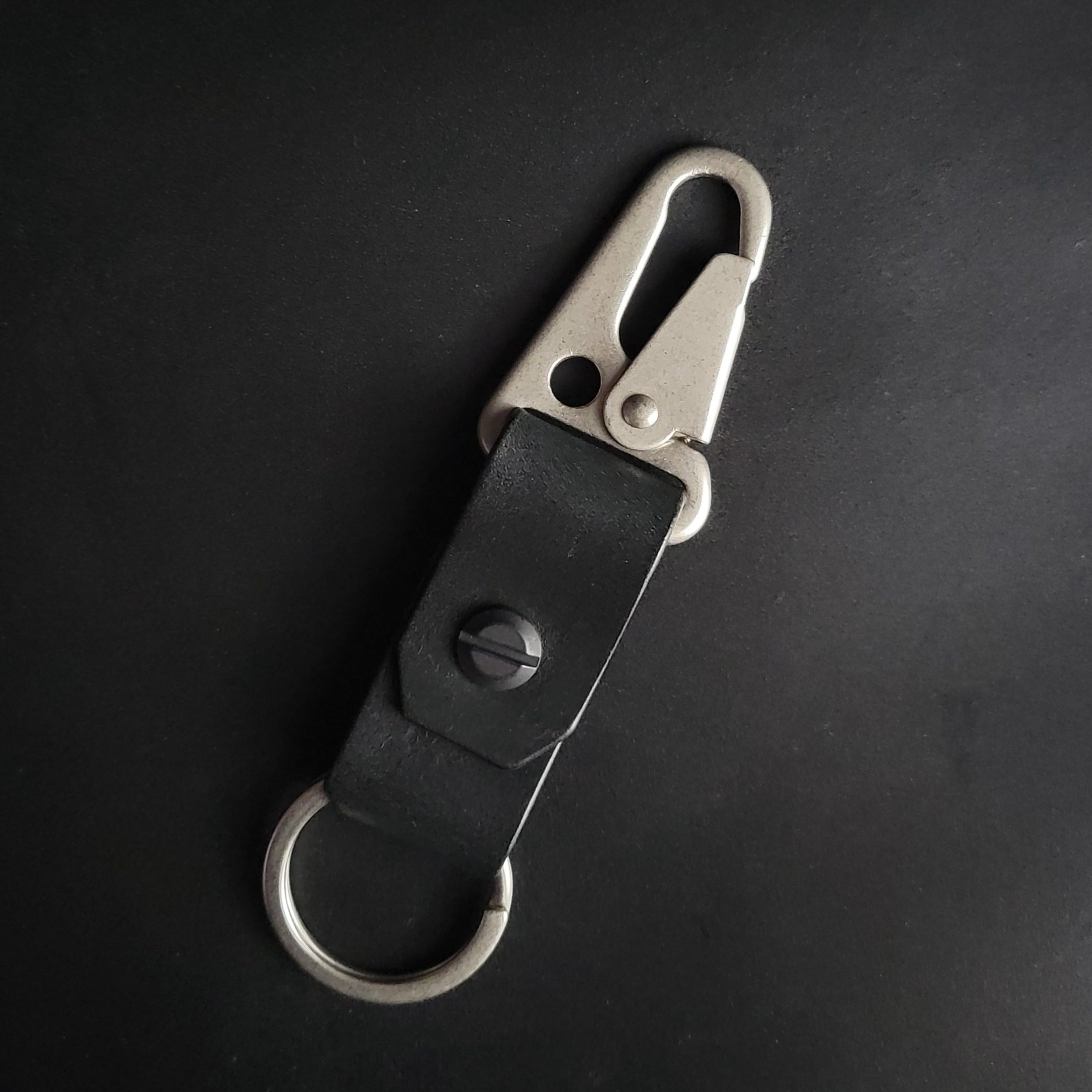 BLACK LEATHER KEYRING - nickel matte hardware