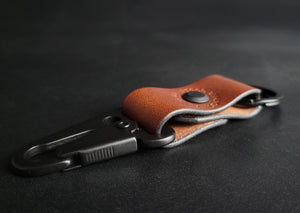 BROWN LEATHER KEYRING - black matte hardware
