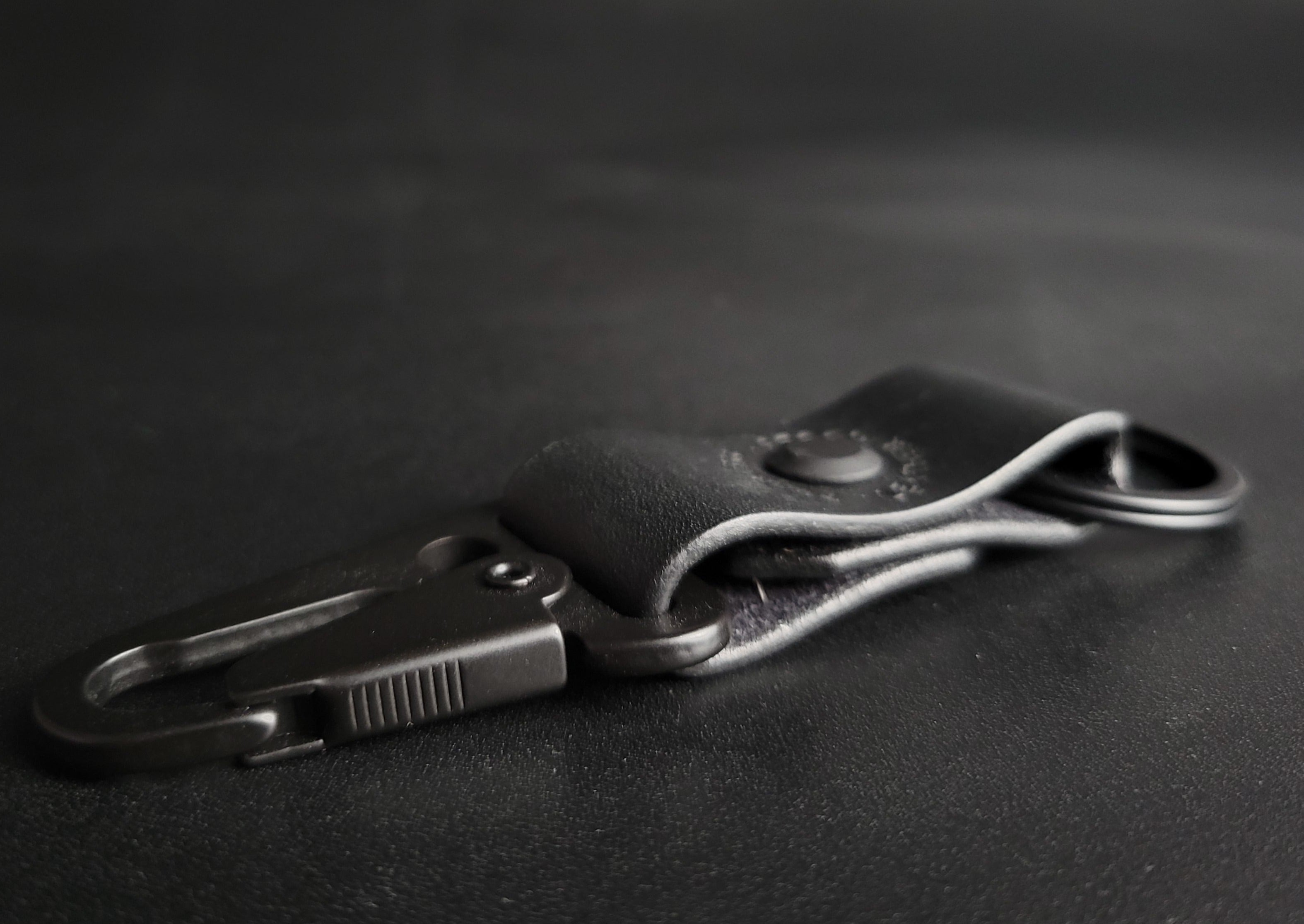 ALL BLACK LEATHER KEYRING