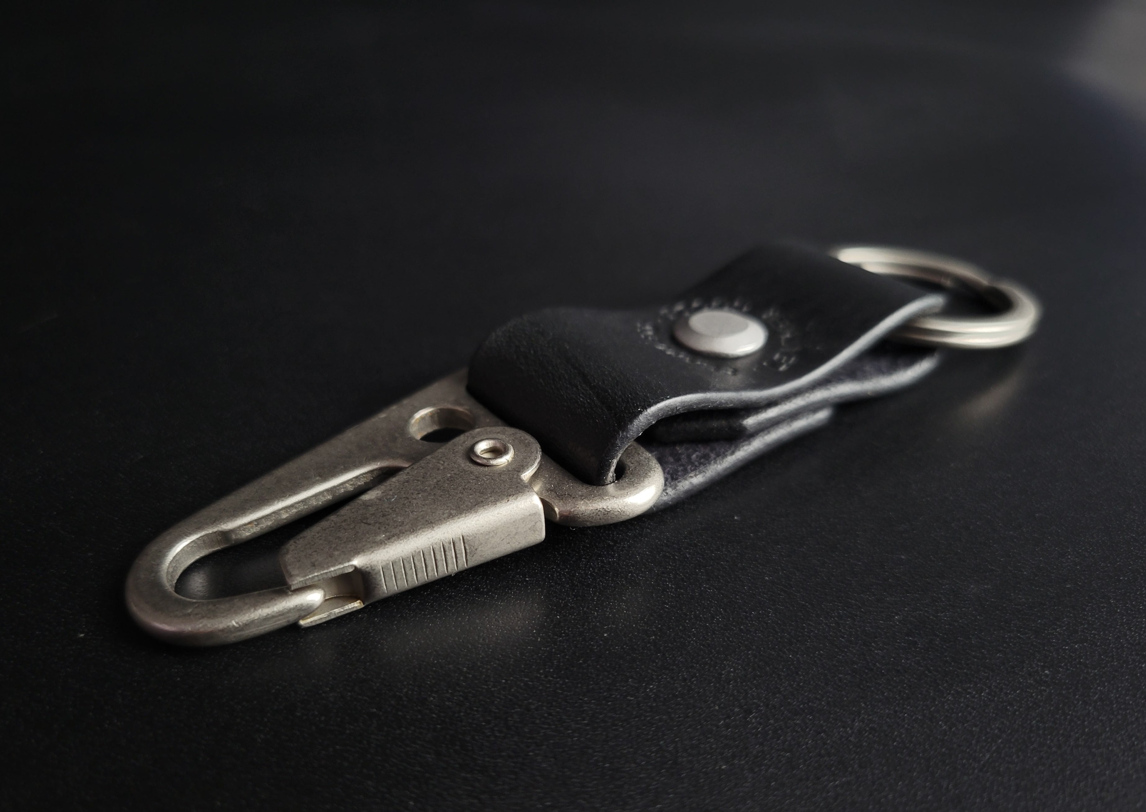 BLACK LEATHER KEYRING - nickel matte hardware